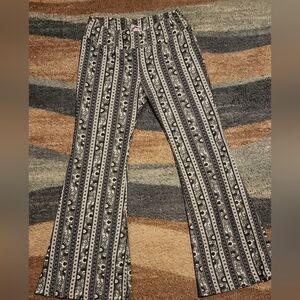 No Boundaries Patterned Flare Lounge Pants Size L